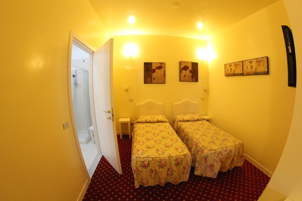Europa Fiera Rho Hotel Room photo